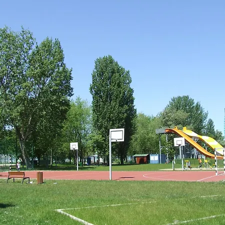 Prázdninový dům Panni Nyaralo Koezel A Parthoz Balatonboglár