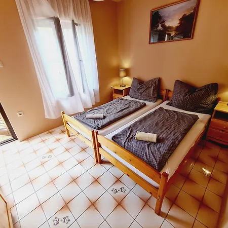 Prázdninový dům Panni Nyaralo Koezel A Parthoz *