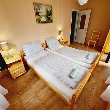 Panni Nyaralo Koezel A Parthoz Prázdninový dům *