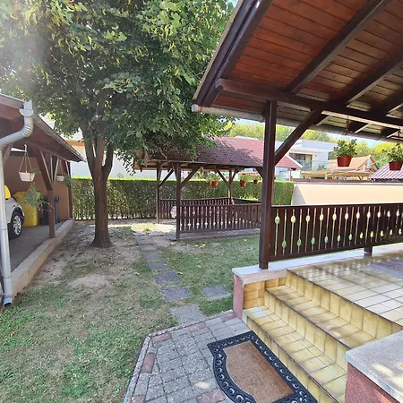 Prázdninový dům Panni Nyaralo Koezel A Parthoz *