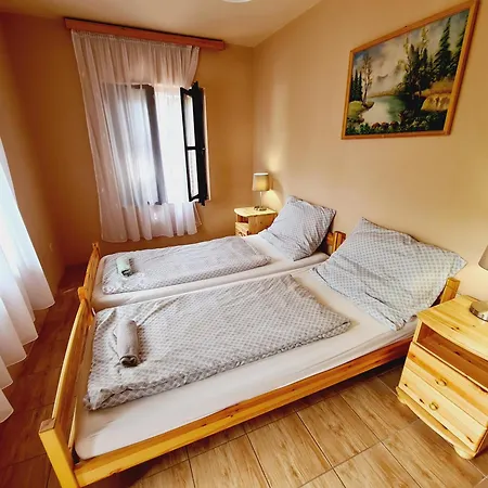 Prázdninový dům Panni Nyaralo Koezel A Parthoz *